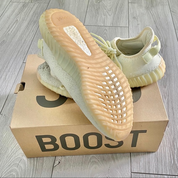 YEEZY boost 350 V2 in “butter” - Picture 3 of 3